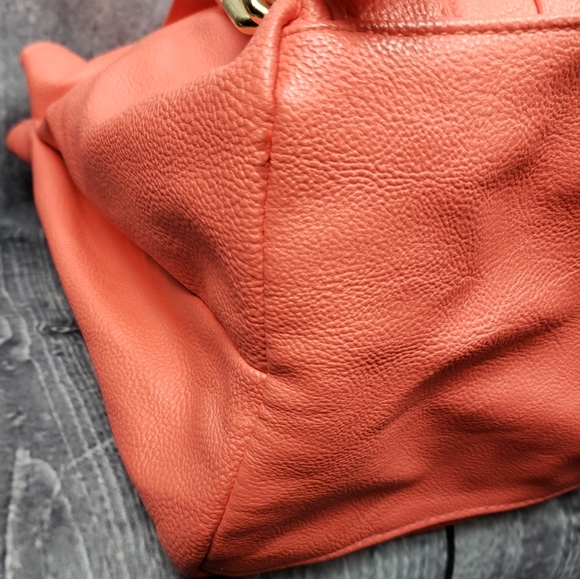 Steve Madden Leather Hobo Handbag, Salmon, many pockets, Outside pockets deep - Picture 6 of 9